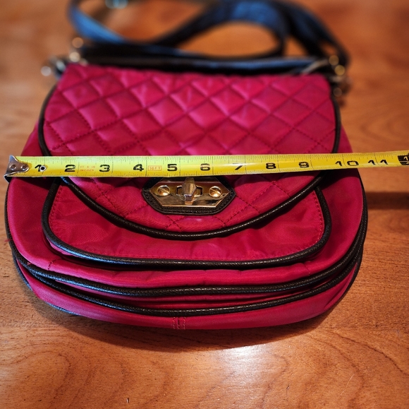 Steve Madden Quilted Purse With Adjustable Strap - Picture 4 of 9